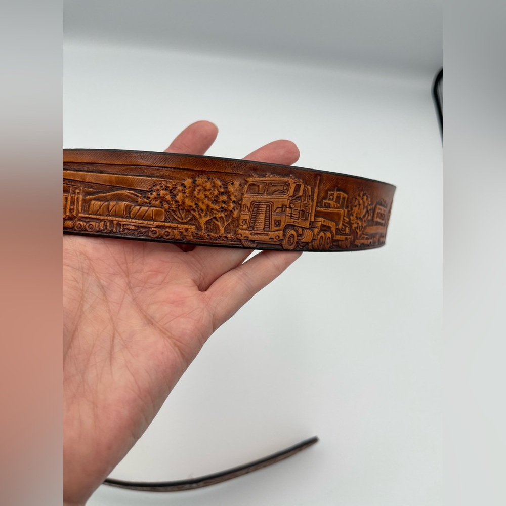 Leather Belt Made In The USA with Trucking Scene, Never Worn, No Buckle SZ 42-46 - Picture 4 of 12